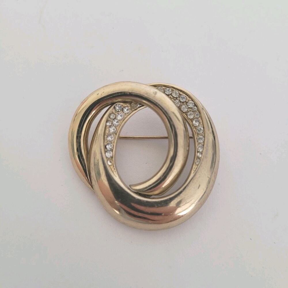Hanae Mori Brooch Pin Gold Tone Clear Reighstones‎ Swirl Round 1,5"